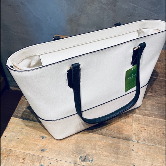 kate spade Handbags - Kate spade Laurel Way Dally Tote bag Beige